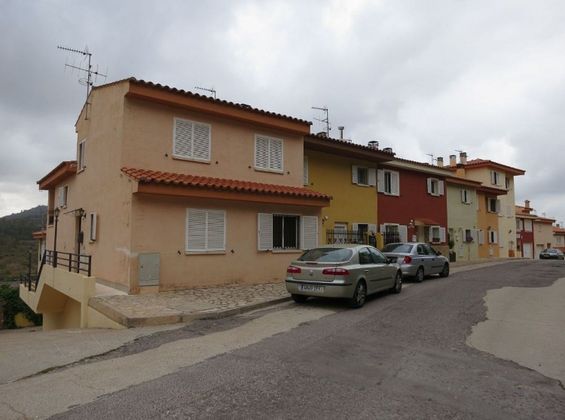 Foto 1 de Casa en venda a calle Terra Roja de 4 habitacions amb garatge i balcó