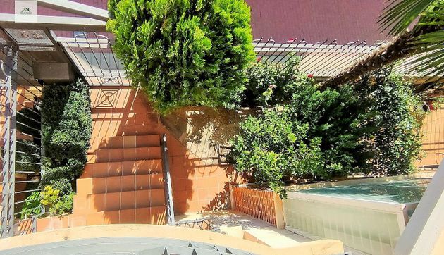 Foto 2 de Casa en venda a Encarnación de 7 habitacions amb terrassa i garatge