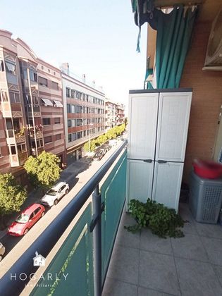 Foto 2 de Venta de piso en Huerta de la Reina - Trassierra de 4 habitaciones con terraza y piscina