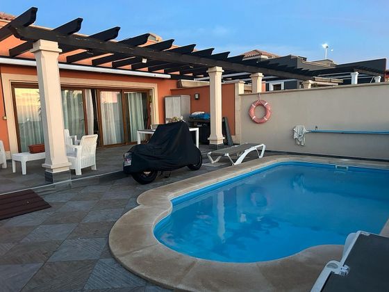 Foto 2 de Chalet en venta en Caleta de Fuste de 4 habitaciones con terraza y piscina
