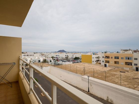 Foto 2 de Venta de piso en avenida Juan Carlos I de 2 habitaciones con terraza y balcón