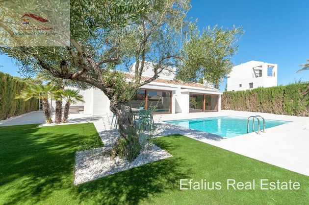 Foto 1 de Xalet en venda a calle Peraleja Vial de 4 habitacions amb terrassa i piscina