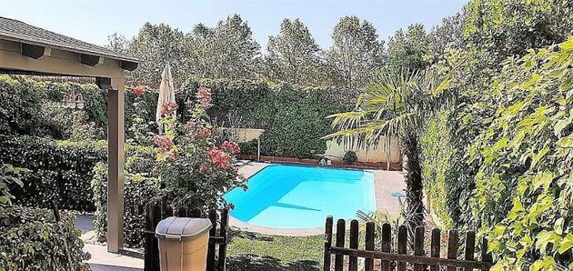 Foto 1 de Casa adosada en venta en Villanueva de la Cañada de 4 habitaciones con terraza y piscina