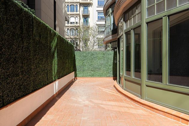Foto 1 de Piso en venta en calle De Balmes de 3 habitaciones con terraza y aire acondicionado
