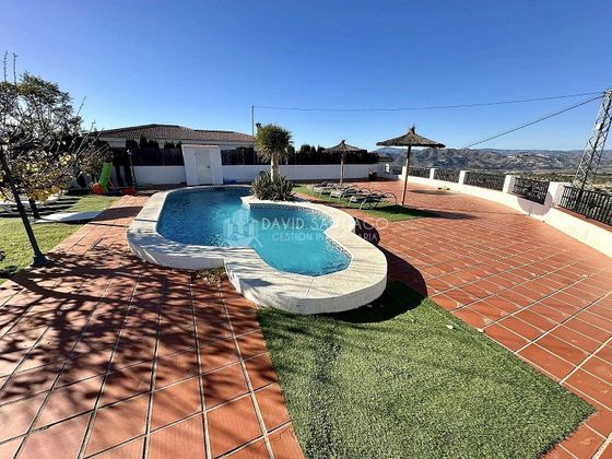 Foto 2 de Chalet en venta en calle Llanillo de 3 habitaciones con piscina y jardín