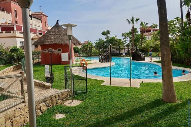 Foto 2 de Venta de piso en Caleta de Vélez de 2 habitaciones con terraza y piscina
