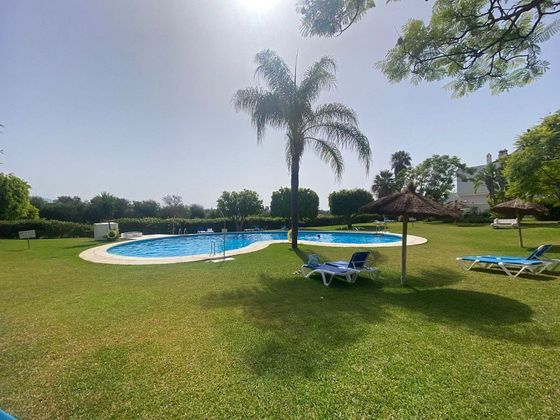 Foto 1 de Casa adossada en venda a Paraíso - Atalaya- Benamara de 3 habitacions amb terrassa i piscina