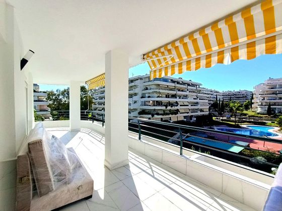Foto 2 de Piso en venta en calle Campos de Guadalmina de 3 habitaciones con terraza y piscina