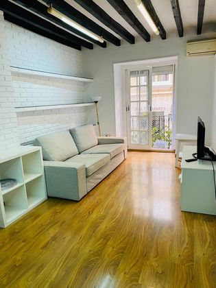 Foto 1 de Alquiler de piso en Centro - Alicante de 2 habitaciones con terraza y muebles