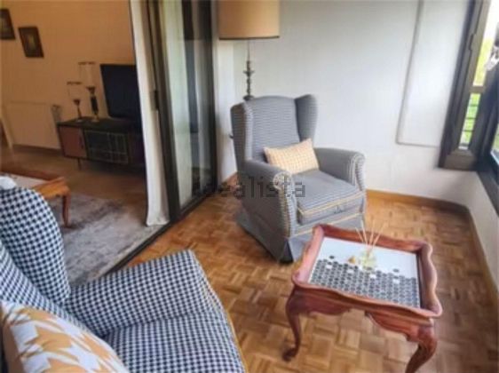 Foto 2 de Pis en lloguer a Ensanche - Diputación de 5 habitacions amb terrassa i mobles