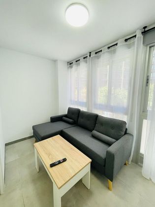 Foto 1 de Alquiler de piso en Centro - Alicante de 1 habitación con muebles y ascensor