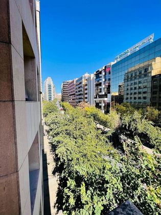 Foto 2 de Alquiler de piso en Centro - Alicante de 2 habitaciones con terraza y muebles