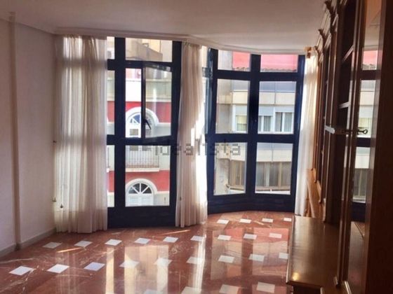 Foto 2 de Pis en lloguer a Ensanche - Diputación de 3 habitacions amb terrassa i garatge