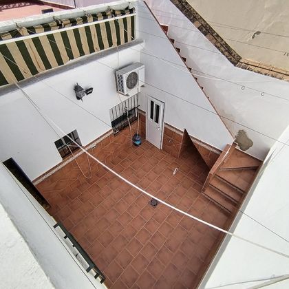 Foto 1 de Casa en venda a Centro - Zona Playas de 4 habitacions amb terrassa i garatge
