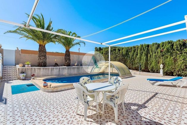 Foto 2 de Chalet en venta en calle Los Pirineos de 3 habitaciones con terraza y piscina