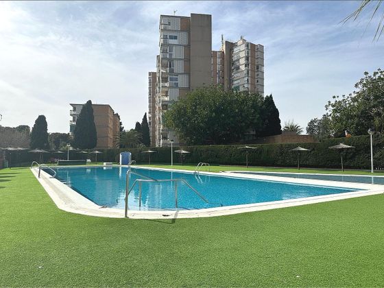 Foto 2 de Piso en venta en Vistahermosa de 3 habitaciones con terraza y piscina