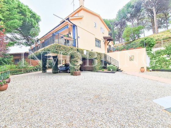 Foto 1 de Xalet en venda a Argentona de 6 habitacions amb terrassa i jardí