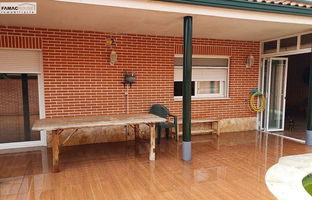 Foto 2 de Casa en venda a San Benito - Soledad - Hispanidad de 4 habitacions amb piscina i garatge