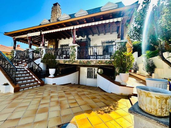 Foto 1 de Chalet en venta en Centro - Aranjuez de 7 habitaciones con terraza y jardín