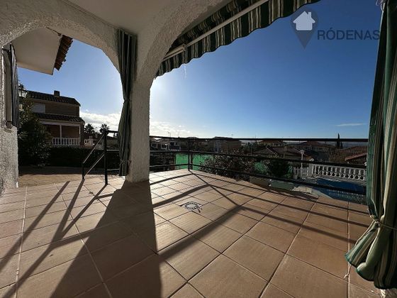 Foto 2 de Venta de chalet en Colmenar de Oreja de 4 habitaciones con terraza y piscina