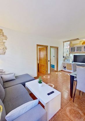 Foto 2 de Piso en venta en calle De Casabermeja de 2 habitaciones con terraza y aire acondicionado