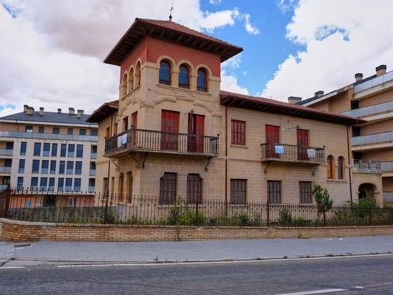 Foto 2 de Casa en venda a travesía Madridirún de 3 habitacions amb terrassa i garatge