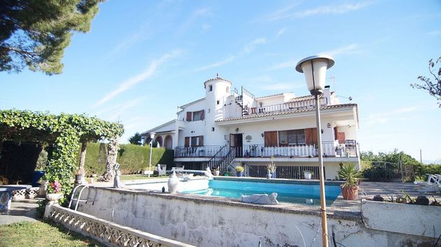 Foto 2 de Chalet en venta en calle De la Montoliva de 7 habitaciones con terraza y piscina