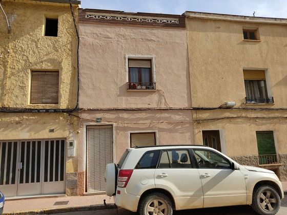 Foto 1 de Venta de casa en Almansa de 4 habitaciones con terraza