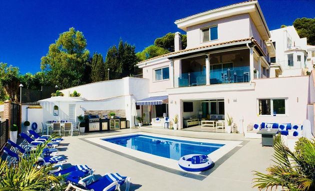 Foto 1 de Casa en venda a El Pinar - Palacio de Congresos de 5 habitacions amb piscina i garatge