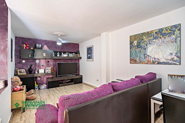 Foto 2 de Casa adossada en venda a Roquetas Centro de 4 habitacions amb terrassa