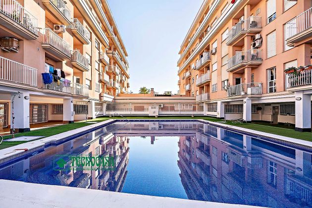 Foto 1 de Venta de piso en Roquetas Centro de 2 habitaciones con piscina y balcón