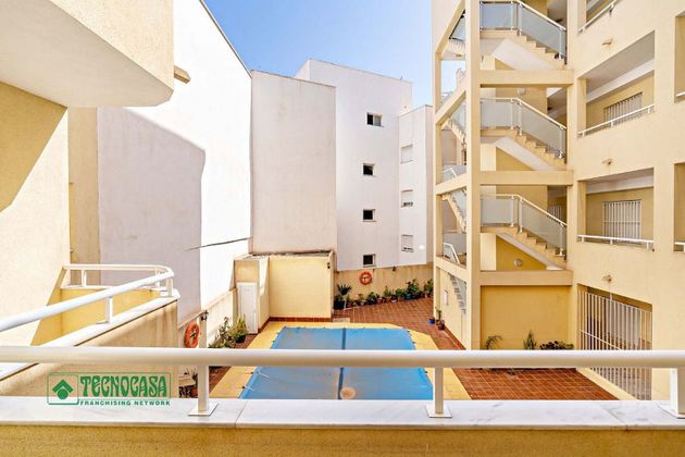 Foto 1 de Venta de piso en Roquetas Centro de 1 habitación con terraza y piscina