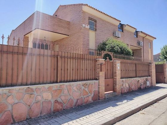 Foto 1 de Casa en venta en Bargas de 4 habitaciones con terraza y garaje