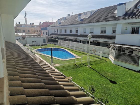 Foto 2 de Casa adossada en venda a Santa Cruz - Industria - Polígono Campollano de 4 habitacions amb terrassa i piscina