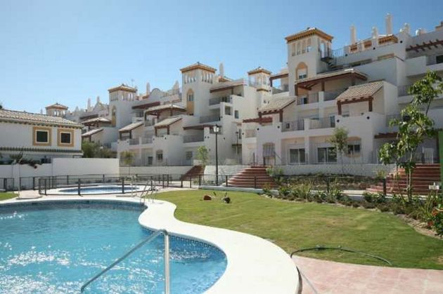 Foto 1 de Venta de piso en V Centenario-Piletas-Capuchinos de 3 habitaciones con terraza y piscina