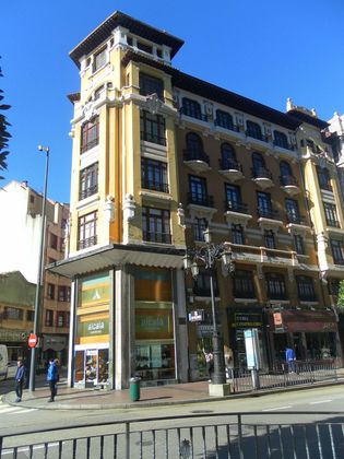Foto 1 de Pis en venda a Campo San Francisco - Plaza de América de 6 habitacions amb balcó i calefacció