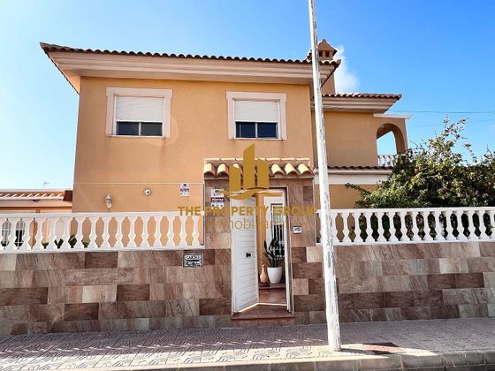 Foto 1 de Casa adosada en venta en Puerto de Mazarrón de 4 habitaciones con terraza y jardín