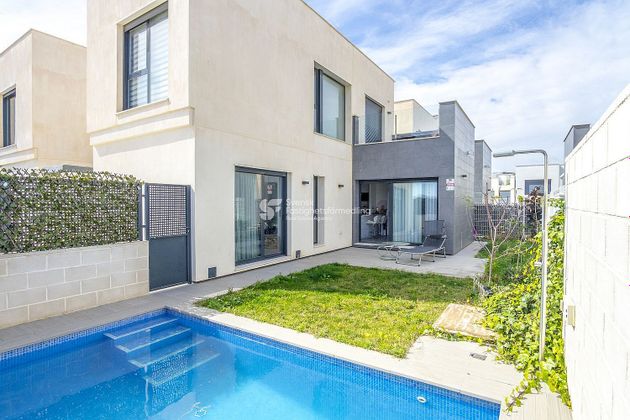 Foto 1 de Xalet en venda a calle Priorato de 3 habitacions amb terrassa i piscina