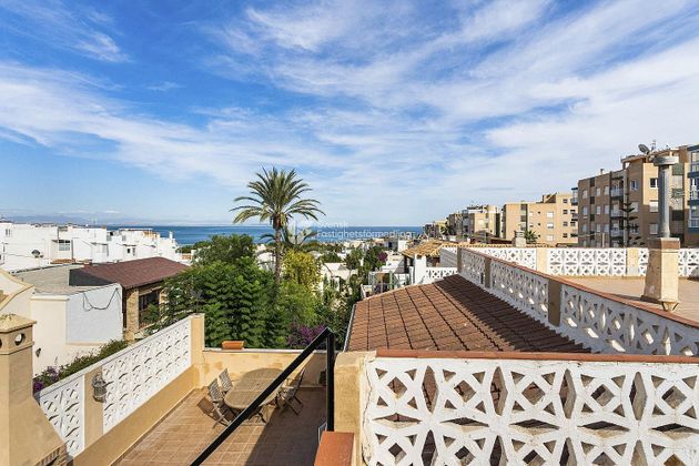 Foto 1 de Xalet en venda a calle San Sebastián de 6 habitacions amb terrassa i jardí