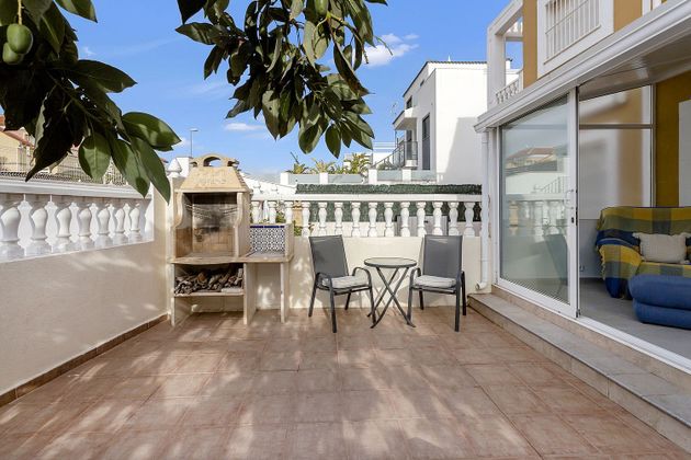 Foto 2 de Casa en venta en calle Miguel de Unamuno de 3 habitaciones con terraza y jardín
