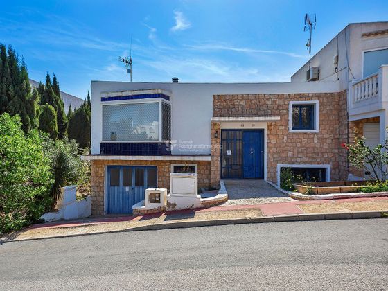 Foto 1 de Casa en venta en calle Teruel de 5 habitaciones con terraza y jardín
