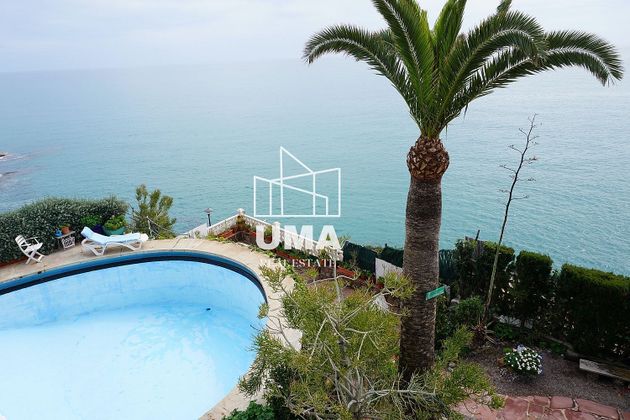 Foto 2 de Venta de chalet en Zona Playa de la Concha de 5 habitaciones con terraza y piscina