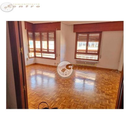 Foto 2 de Venta de piso en Carretas - Huerta de Marzo - La Pajarita de 5 habitaciones con garaje y balcón