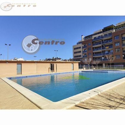 Foto 2 de Venta de piso en Hermanos Falcó - Sepulcro Bolera de 2 habitaciones con piscina y garaje