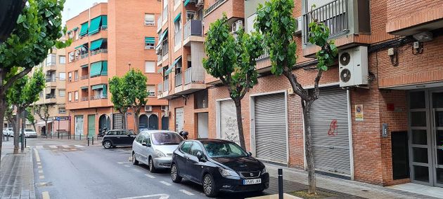 Foto 1 de Venta de local en calle Entierro de la Sardina de 74 m²