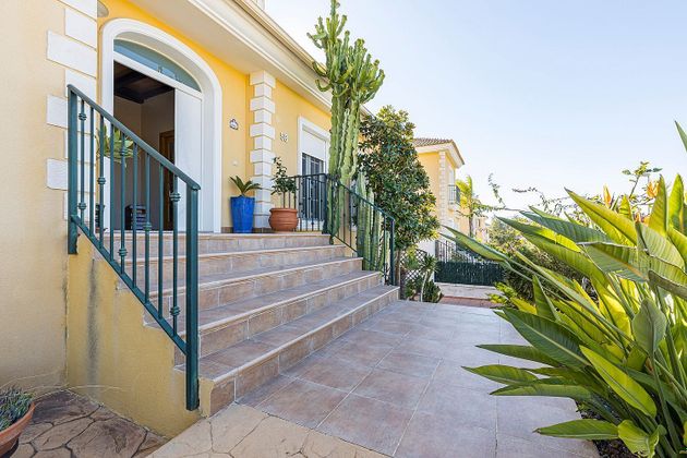 Foto 2 de Casa en venta en calle Gonzalo de Berceo de 4 habitaciones con terraza y piscina