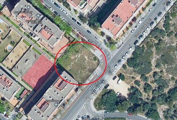 Foto 2 de Venta de terreno en calle Pi i Margall de 394 m²