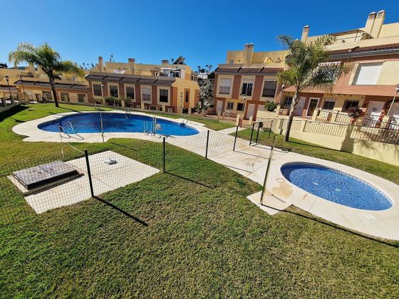 Foto 2 de Casa en venda a urbanización El Capitan de 3 habitacions amb terrassa i piscina