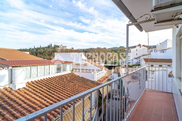 Foto 1 de Venta de piso en Benamocarra de 3 habitaciones con terraza y balcón