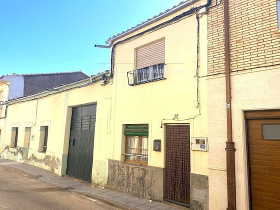 Foto 1 de Casa en venda a Fuentesaúco de 4 habitacions amb garatge